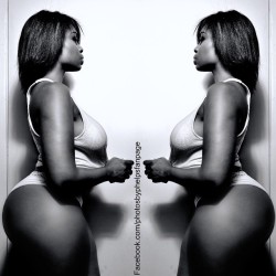 @photosbyphelps  presents London Cross @mslondoncross decided to split and mirror the image  #art #booty #photosbyphelps #fashion #mirror #flip Photos By Phelps IG: @photosbyphelps I make pretty people&hellip;.Prettier.&trade; Www.facebook.com/photosbyphe