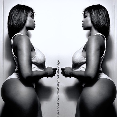 @photosbyphelps  presents London Cross @mslondoncross decided to split and mirror the image  #art #booty #photosbyphelps #fashion #mirror #flip Photos By Phelps IG: @photosbyphelps I make pretty people….Prettier.™ Www.facebook.com/photosbyphe