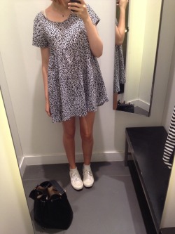 fleurdemarguerite:  changing room aesthetics ((-:  Send your own cell pics to fyeahcellpics on Kik!