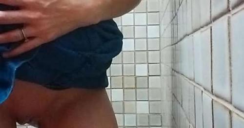 get-wild-at-work-for-me-baby:  Some Thigh Gap and a bit more [f]or you all. :-) via /r/workgonewild More at www.getwildatwork.xyz/blog