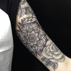 best-tattoos:  Mandala and roses 