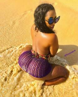 thicksexyasswomen:  thickordie:  Damn..Beaches get all the love..👊.📷📷📹….#igers