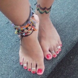 wvfootfetish:  Sexy feet!!! Man those toe rings!!! 
