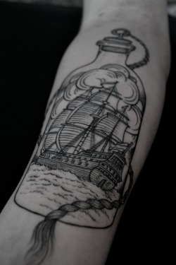 thomascardiff:   ship in a bottle..  