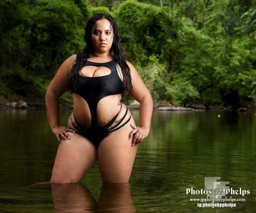 I loved this swim suit!!!! someone else was not a fan of it but she still posed in it. she’s so awesome!  Jackie @jackieabitches  dealing with me since 2010-2011 :-) #swim #swimsuit #plus #plusfashion #manik #thickThighs #photosbyphelps  #light