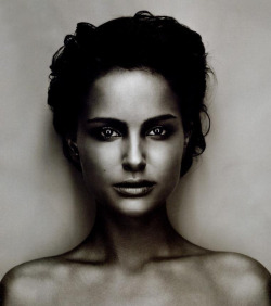 massiveobjectmoon:       Natalie Portman  by Robert Maxwell 