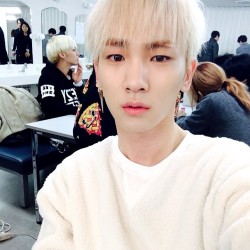 fydivakey:  140220 Key instagram update bumkeyk: how bout a