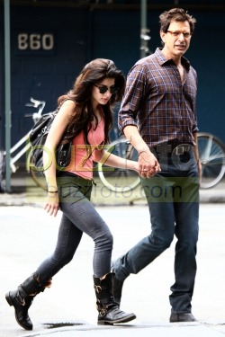 myshortgirls:  Jeff Goldblum with Tania Raymonde!!