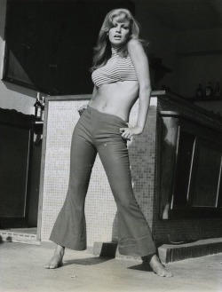  Raquel Welch 