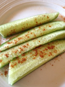healthyskinny-beautiful:  Cucumbers with lime and Chile for dinner