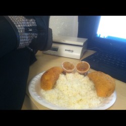 Another hard day at the office  🍚😉💻 #empanadas #lunch