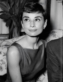 wehadfacesthen:  Audrey Hepburn, September 1954