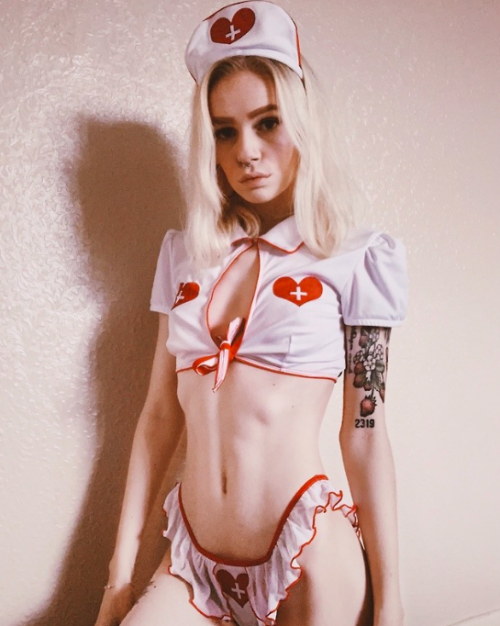 its-queengem: 👻 Hoe-lloween day six - Hoe Nurse 👻 - SOCIALS