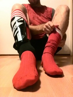 supersaiyansockbondage:  Getting ready for tonights’ match..