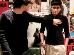 omgzarry:  @harry_styles is my hero…i love him and think he’s