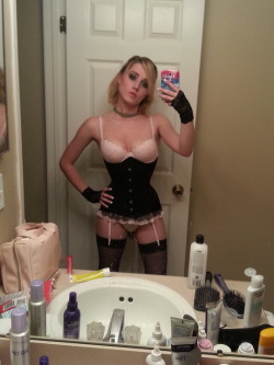 fetishselfies:  Submit your own fetish selfshots and become famous: