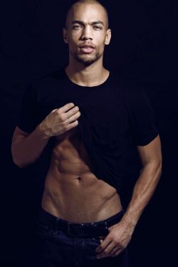 strong-black-berries:Kendrick Sampson