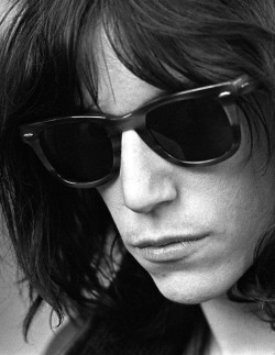 colecciones:Patti Smith at the Tropicana Motel in West Hollywood,