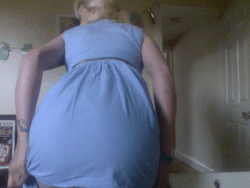 what-would-dolly-do:  Bored and all alone so here’s my butt