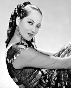 classicladiesofcolor:Promotional photo of Merle Oberon for The