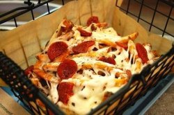 food-porn-diary:  Pepperoni pizza fries is love [600 x 600]