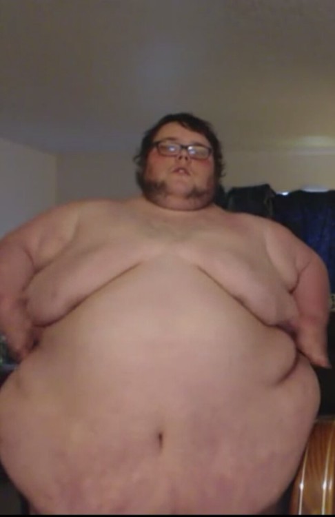 smother-me-in-ur-blubber:  Oh hell yes.  Megamoobs… what I wouldn’t give to have him all over me