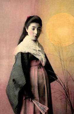 taishou-kun:  Pregnant young Japanese woman in hakama - Mixing