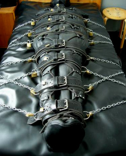 redskinbd:  Prêt pour ma nuit de bondage strict. 