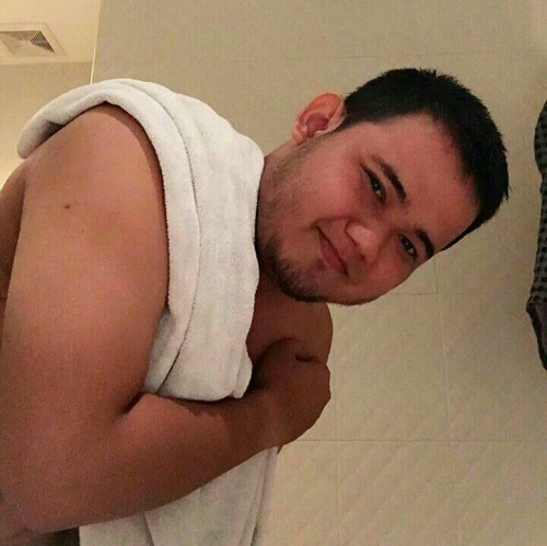 klchaser:  Taken from growlr.