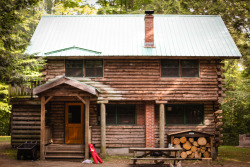 oregon-dreaming:  Log cabin in Warrensburg, NY. Photo by Katie