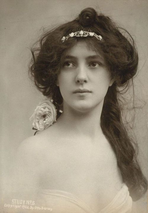 Evelyn Nesbithttps://painted-face.com/