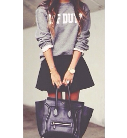 lovemeharderx:  this outfit thoo!!*-*