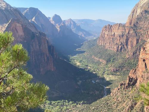 oneshotolive:  Angels Landing , Zion NP [1600x1200]-OC 📷: