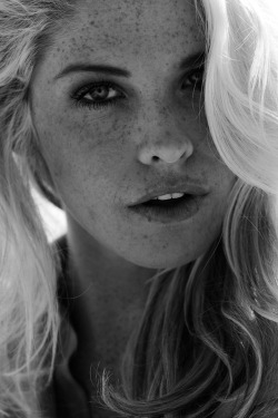 howtomasturbate:  Carly Lauren has amazing freckles. 