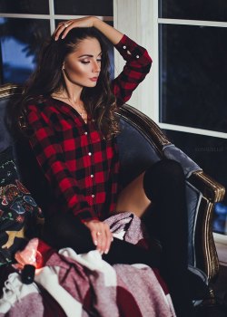 arnold-ziffel:She can wear my flannel anytime