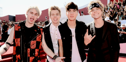 halsteads:  5 Seconds of Summer attends the 2014 MTV Video Music