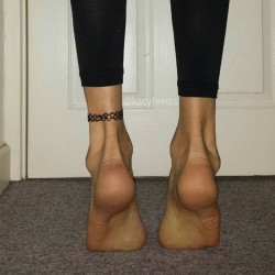 barefootgram:  I Love Her @kacyfeetss  Sexy Arches #soles #prettytoes