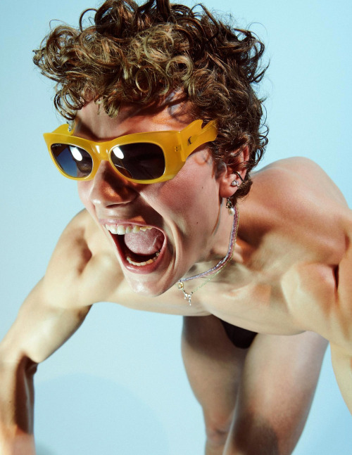 vogueman:  Caesar van den Idsert photographed by Ferry van der