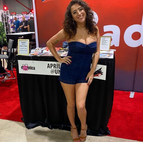 Day 1 of Exxxotica Miami at the @baddragontoys booth was amazing!