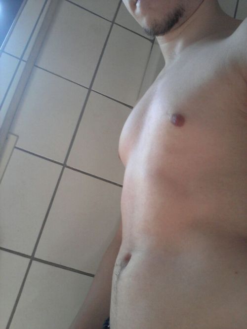 srt8guyssexting:  25 yo â€¦Thereâ€™s a video 2 I am to lazy to post itâ€¦.