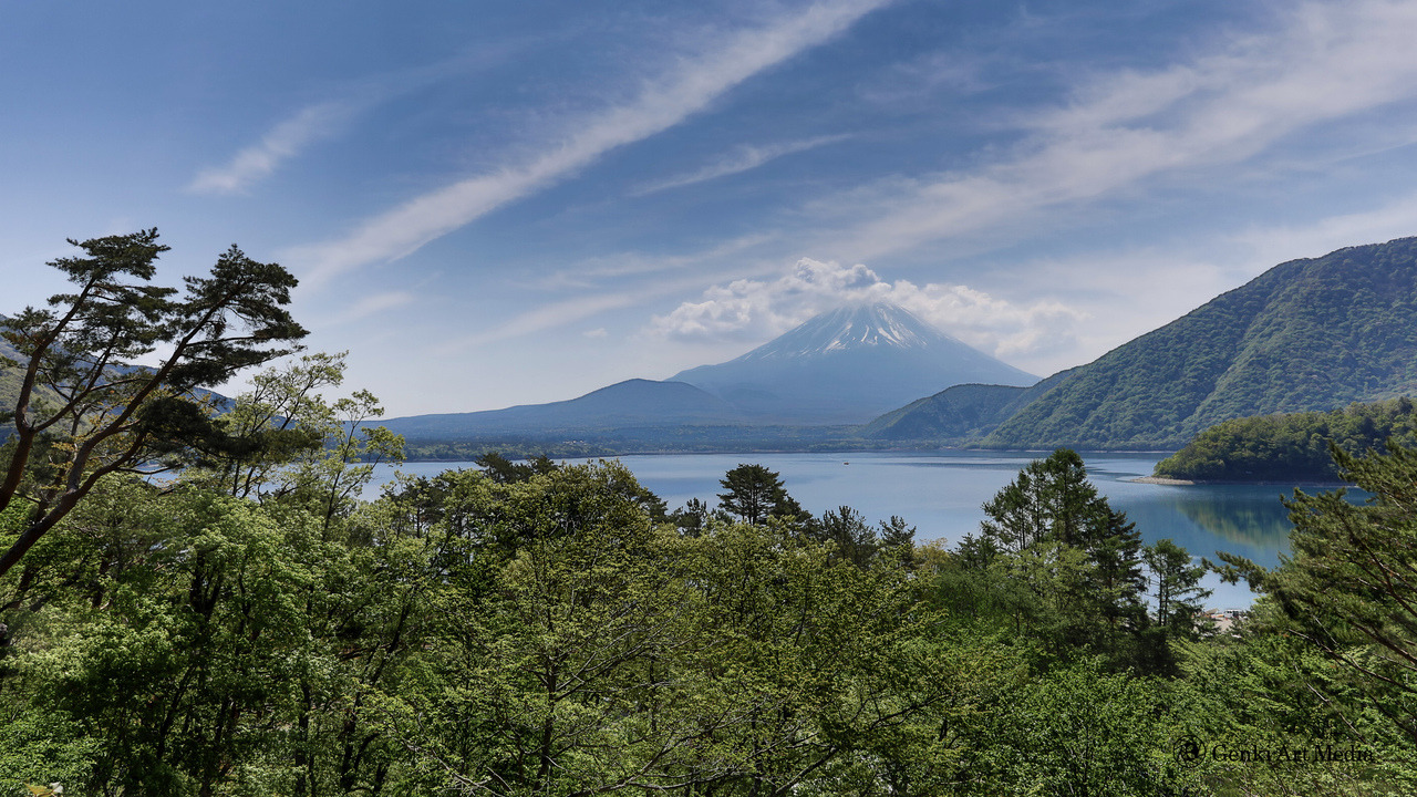 <p>View of Mt. Fuji and Lake Motosu. This is the same view as shown on the 1,000 yen bill.</p>