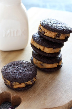 do-not-touch-my-food:  Peanut Butter Cookie Dough Oreos  no shame
