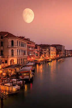 wonderous-world:  Venise Moonrise by Geoffrey Ferno 