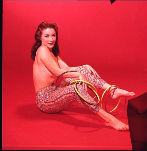 odk-2:       Nancy Lewis                Photographed by  –  Ron Vogel   (c.1960’s)More pics of Nancy can be found here, here, here, and here..