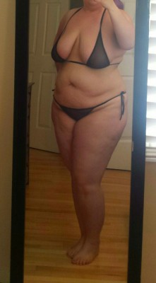 curvy-gal:  New bikini from hubby…..it is beach season after