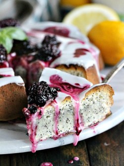 fullcravings:  Cream Cheese Lemon Poppy Seed CakeRecipe:  http://peasandpeonies.com/2016/09/cream-cheese-lemon-poppy-seed-cake/