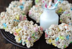 lets-just-eat:  Lucky Charms Marshmallow Treats