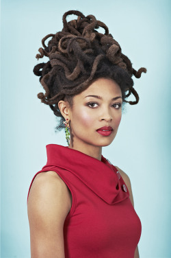 oreomanifesto:  listen to valerie june she’s easy on the eyes