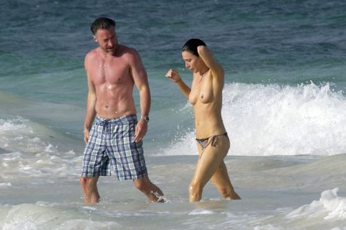 toplessbeachcelebs:Jamie MurrayÂ topless at the beach in MexicoÂ (July 2014)