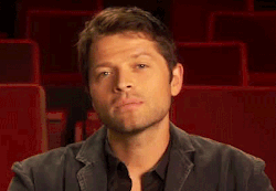 mishadmitrikrushniccollins:  This is a gif of Misha in the middle